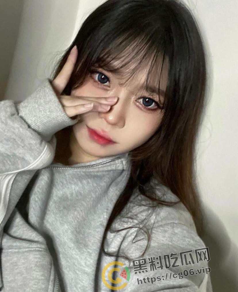 广东科技大学大一新生 粉头发的妹妹 追着体育生学长求草 主动要求录像 颜值风骚一顶一的棒-1