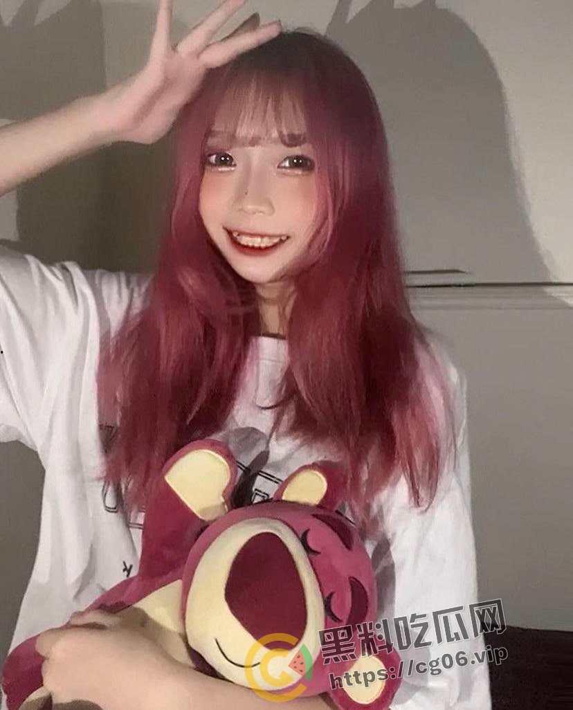 广东科技大学大一新生 粉头发的妹妹 追着体育生学长求草 主动要求录像 颜值风骚一顶一的棒-2