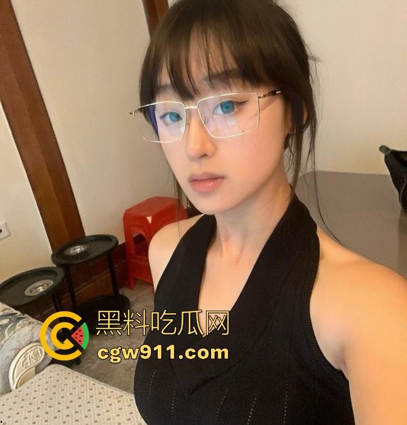 河北邢台人民教师【李安艺】课堂上的严师，私下的反差母狗，男友无套后入蜜桃翘臀，还是老师骚！-3