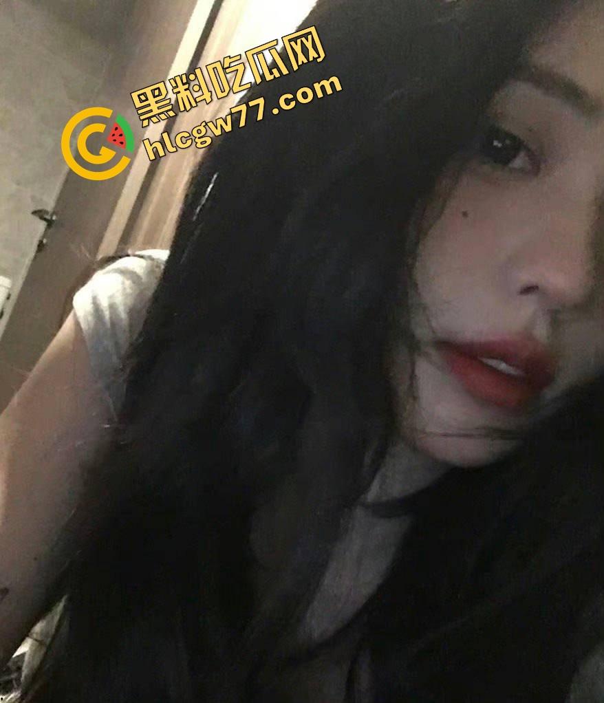 四川财大清纯女神『李嫣』白天是软萌学妹，深夜却在酒店给金主跪舔口交，拍照是人设张腿才是真相-3