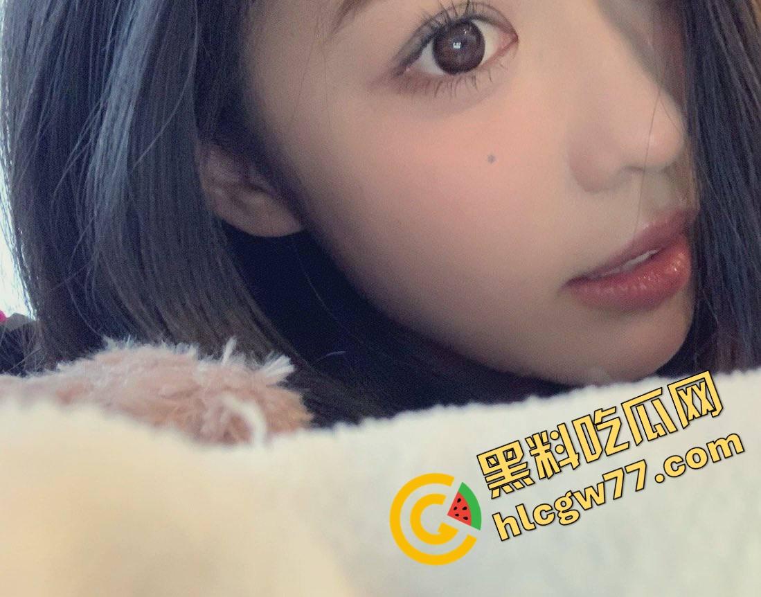 四川财大清纯女神『李嫣』白天是软萌学妹，深夜却在酒店给金主跪舔口交，拍照是人设张腿才是真相-19