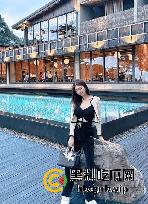 E奶御姐VivianLee 多人3P淫乱爆发!前后双插喷出小穴水流,巨乳晃动让人欲仙欲死-4