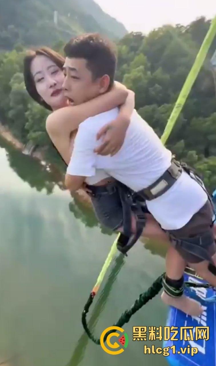 陪护媛来了！景区推出蹦极陪跳援 花式玩法层数不穷 报地址怕又被查了！-3