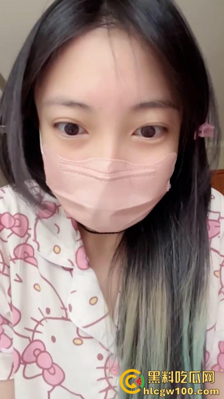 19岁福利姬【小狗】私拍合辑！身材颜值都非常不错 年轻的身体总是充满活力 一手道具玩的如火纯青！-1