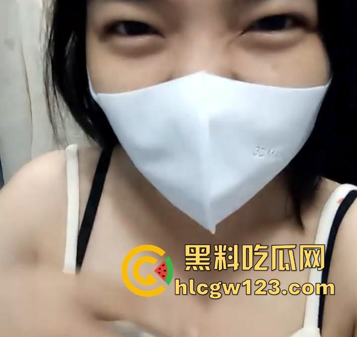 00后百合好闺蜜 都是极品性感萝莉 一起在商场玩露出 更衣间互舔自慰 鲍鱼超嫩强烈推荐！-4