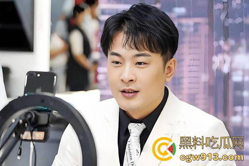 顶流男网红【辛巴】再陷风波!因嫖娼被杭州警方带走,出来之后就立马跑路去了香港,嫖娼视频流出!-11