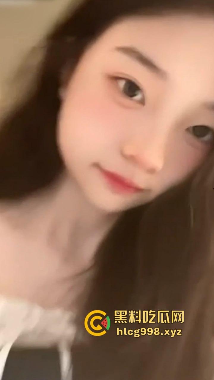 抖音网红【牛油果】季佩文早期不雅自拍视频泄密!真是不可多得的尤物!-7