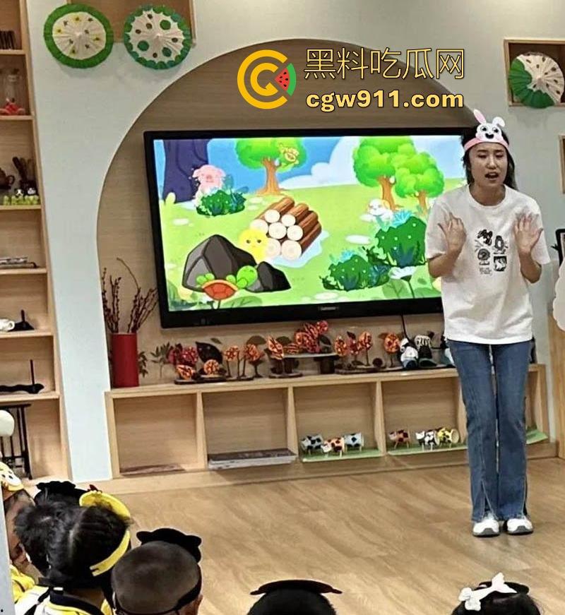 湖北师范大学毕业的极品幼师【彭恋雅】位证上她笑靥如花,私下却被猛插到痉挛,手足榨精站立打桩爆操!-3