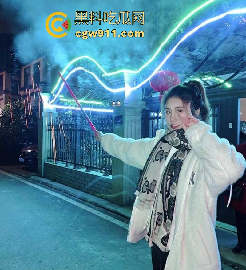 湖北师范大学毕业的极品幼师【彭恋雅】位证上她笑靥如花,私下却被猛插到痉挛,手足榨精站立打桩爆操!-4