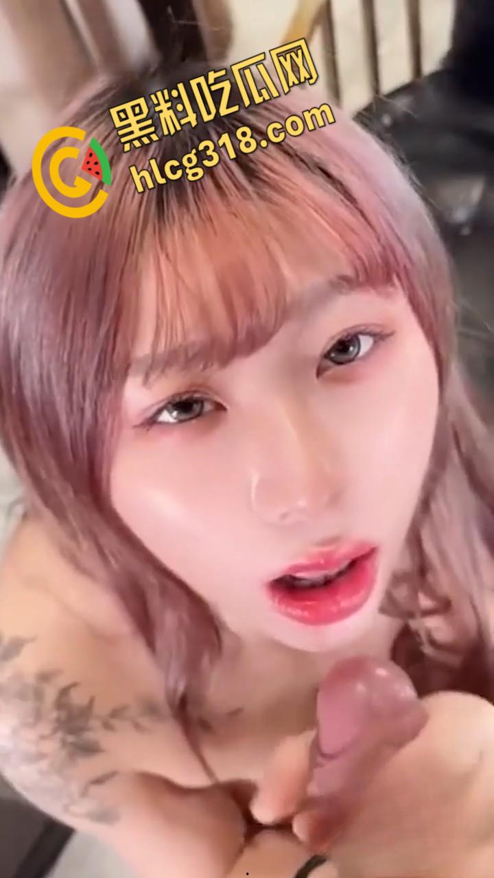 OF高颜值巨乳女神【艾玛】，G罩杯巨乳肥臀，抽插骚穴奶子波涛翻涌，简直就是人间极品炮架 ！-4