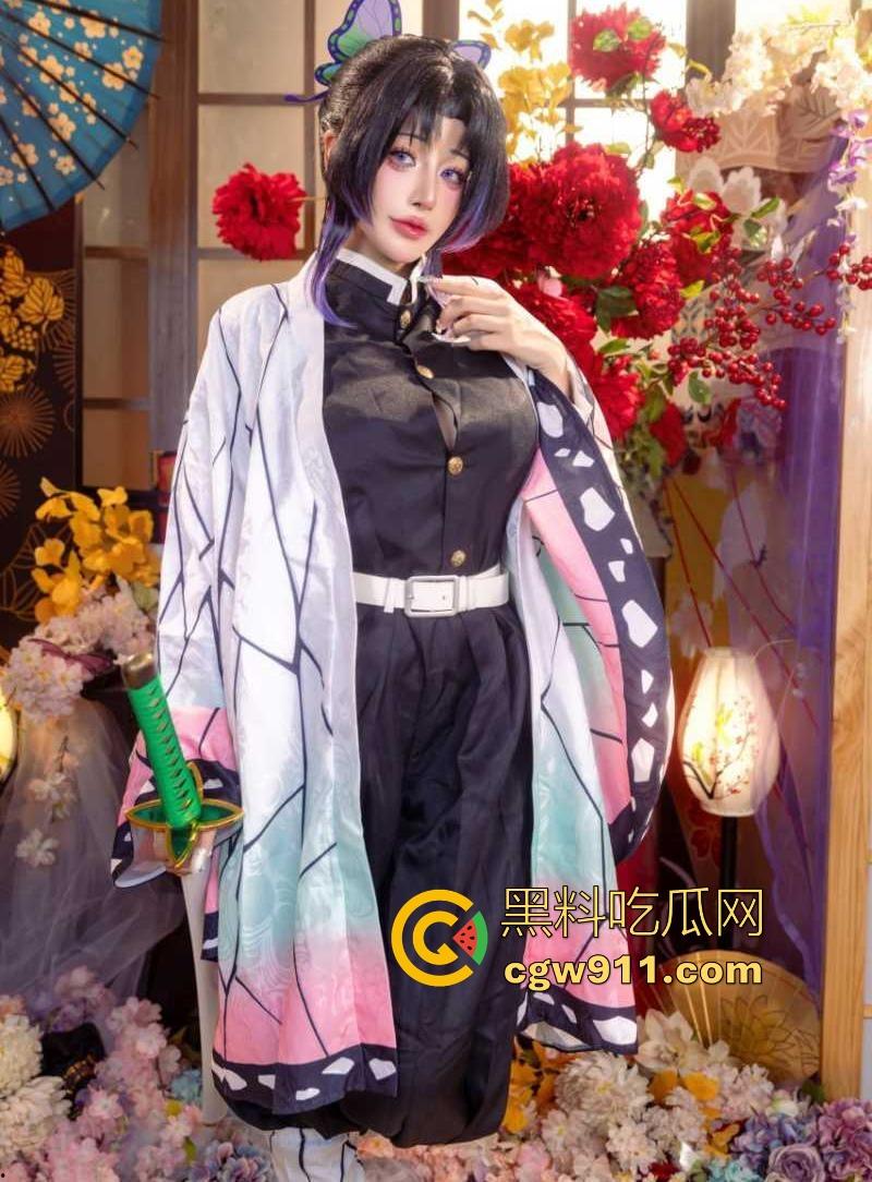 海外极品福利姬【Byoru】cos鬼灭之刃蝴蝶忍，童颜巨乳妖娆妩媚身姿，巨乳在布料下呼之欲出！-1