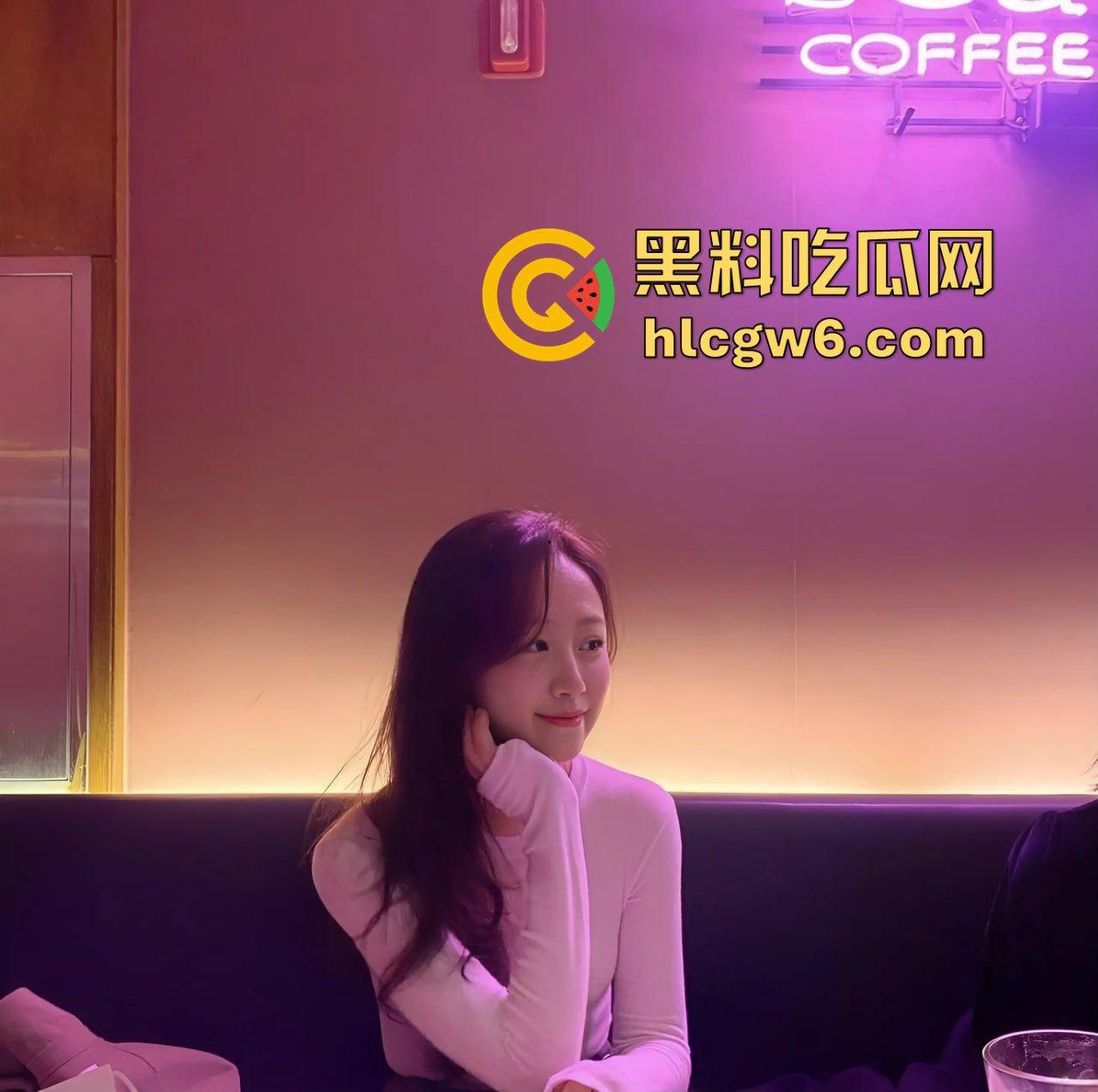 邻居练瑜伽的妹妹聊了2个月,脱了裤子才知道,床上这柔韧度就是为操而生的 摆个一字马彻底榨干瓜友!-1