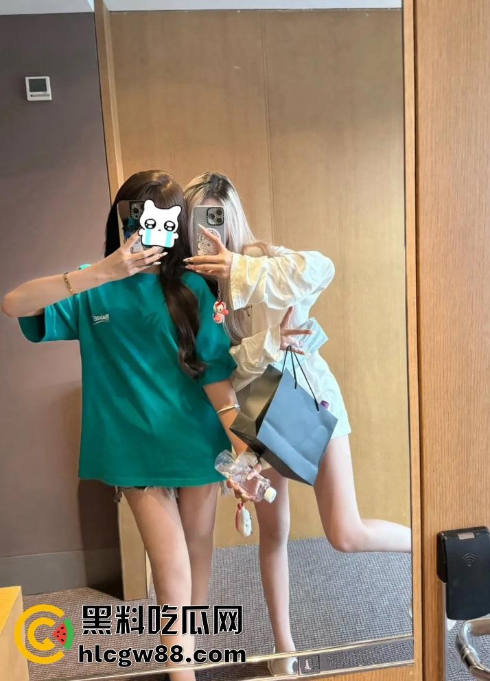 四川22岁骚鸡【林琳】包月卖逼当情人，吃一个月鸡巴换俩包，朋友圈晒包背地里卖逼！-5