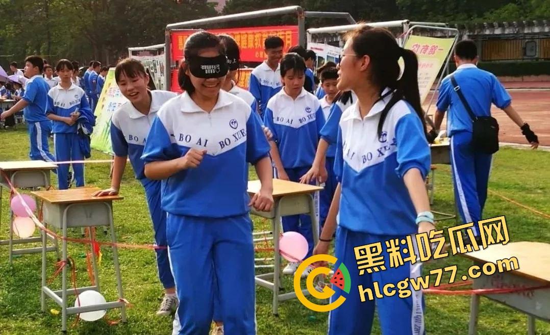 惠州二中高中情侣校服下偷偷开干，从抠逼亲热到无套换姿势，青春就是敢，Just do it！-3