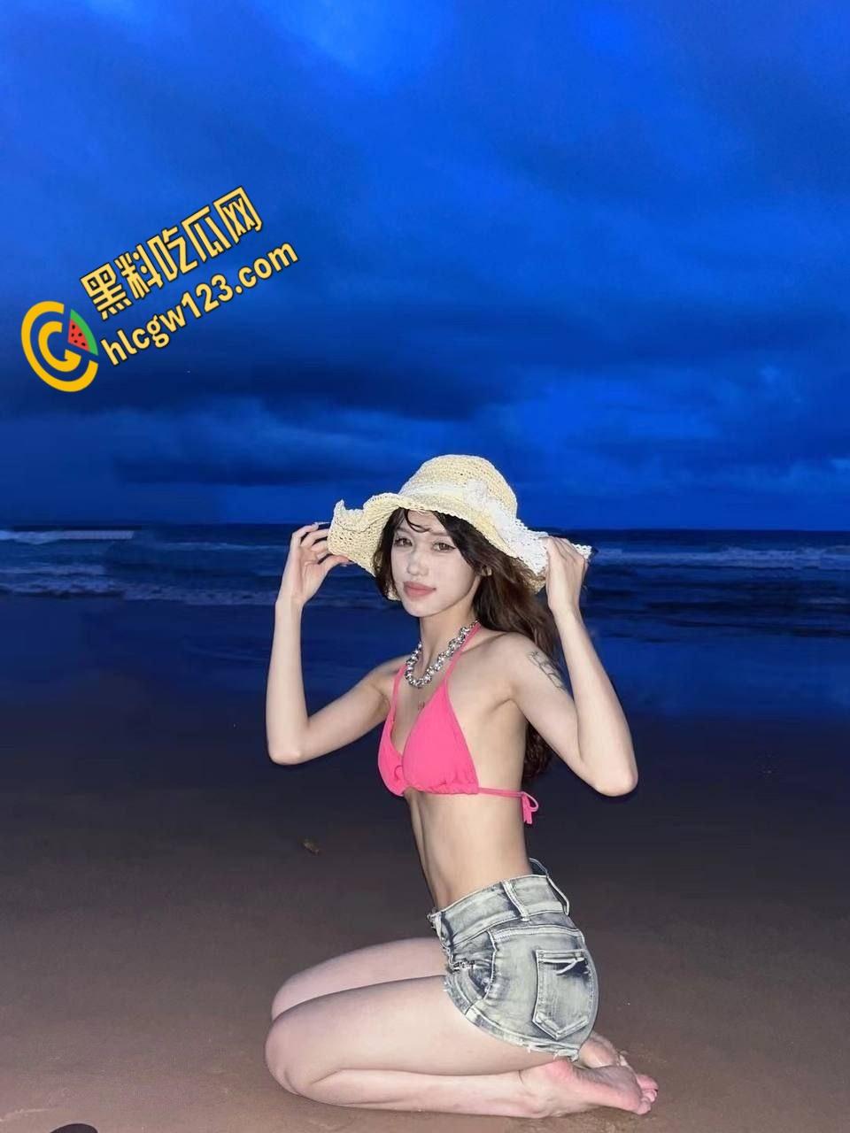 高颜值尤物【刘莎莎】，黑丝空姐开档诱惑，野战厕所猛插生怕别人不知道 !-4