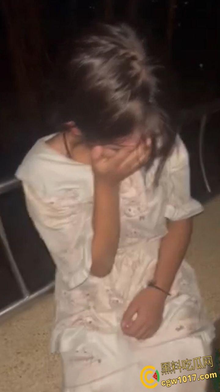 汕头潮南两英镇一学生妹被精神小妹,脱衣霸凌狂扇巴掌后,想不开跳河,死都不怕却不敢反击,太可悲!-6
