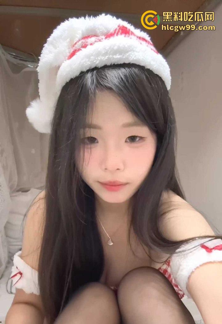 西安大学清纯大奶嫩妹【杨葵琳】宿舍自慰的视频曝光,童颜巨乳学生妹,寝室自慰不怕累!-1