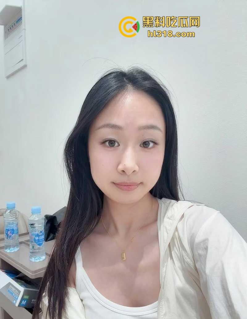 上海浦南幼儿园【林美玲】美女幼师与男友裸聊自慰视频被曝光，反差母狗性瘾巨大，骚浪无比！-6