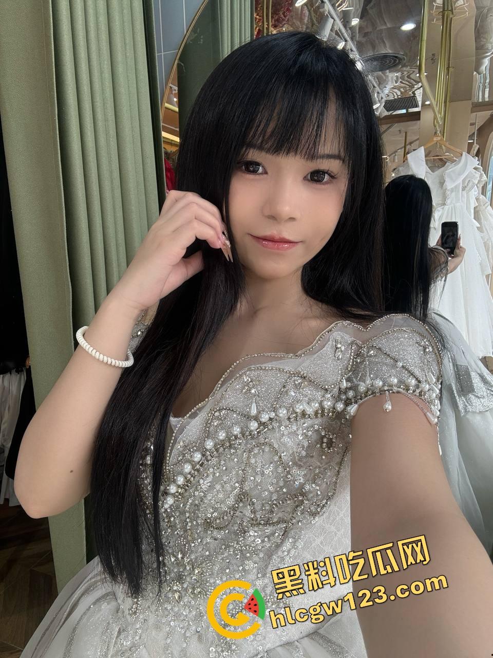 有钱大哥一亮牛子，两大母狗争抢上口，昔日小仙女如今舔得比狗都猛，你悟了吗纯爱战士！-6