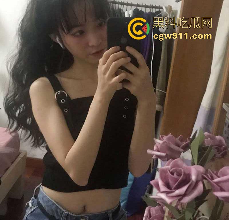 湖南理工学院反差学姐【罗莉英】白天上学,晚上兼职接客,只要钱到位啥姿势全都会,勤工俭学的好姑娘!-3