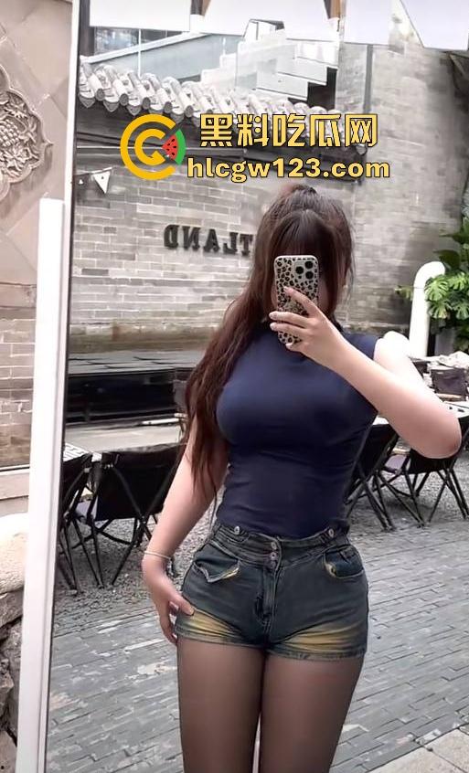 抖音微胖肥臀小网红【宣宣宝宝】不良视频流出 颜值超美身材性感 扭动肥臀暴力后入 勾人至极!-6