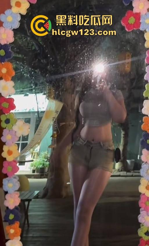 抖音微胖肥臀小网红【宣宣宝宝】不良视频流出 颜值超美身材性感 扭动肥臀暴力后入 勾人至极!-7