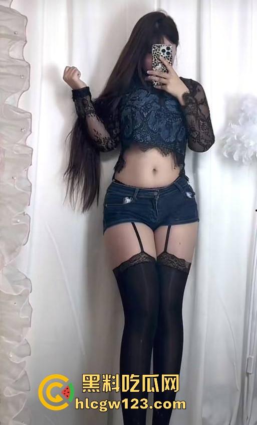 抖音微胖肥臀小网红【宣宣宝宝】不良视频流出 颜值超美身材性感 扭动肥臀暴力后入 勾人至极!-10