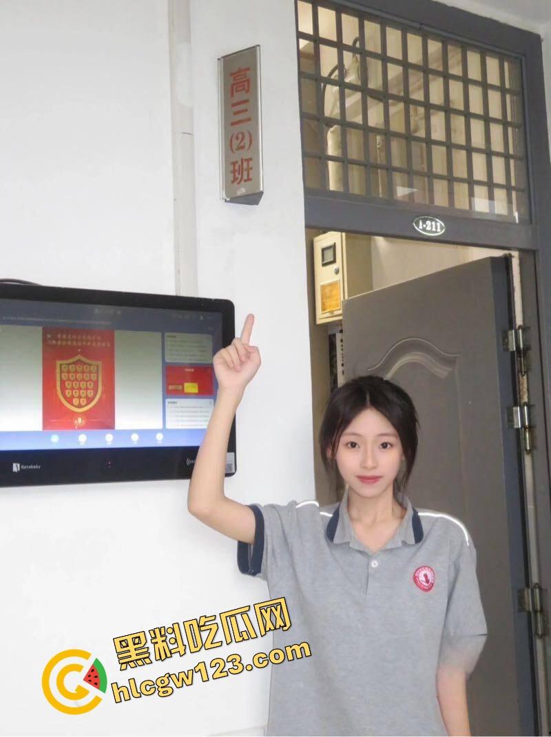 福建厦门二中学妹【徐彩婷】怀孕丑闻席卷全网，学生妹被操怀孕，男友不负责却曝光同居啪啪视频，骚母狗一只！-5