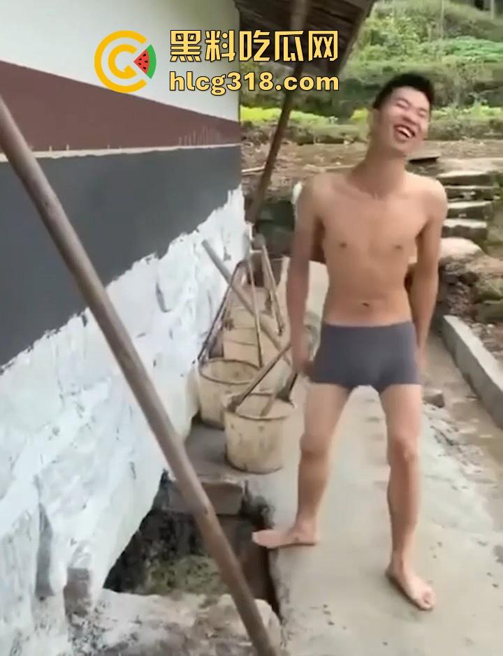 为当网红无下限低俗直播！皮带鞭打屁股 拖鞋拍胸 甚至裸体跳粪池，真是花样百出，想红想疯了！-5