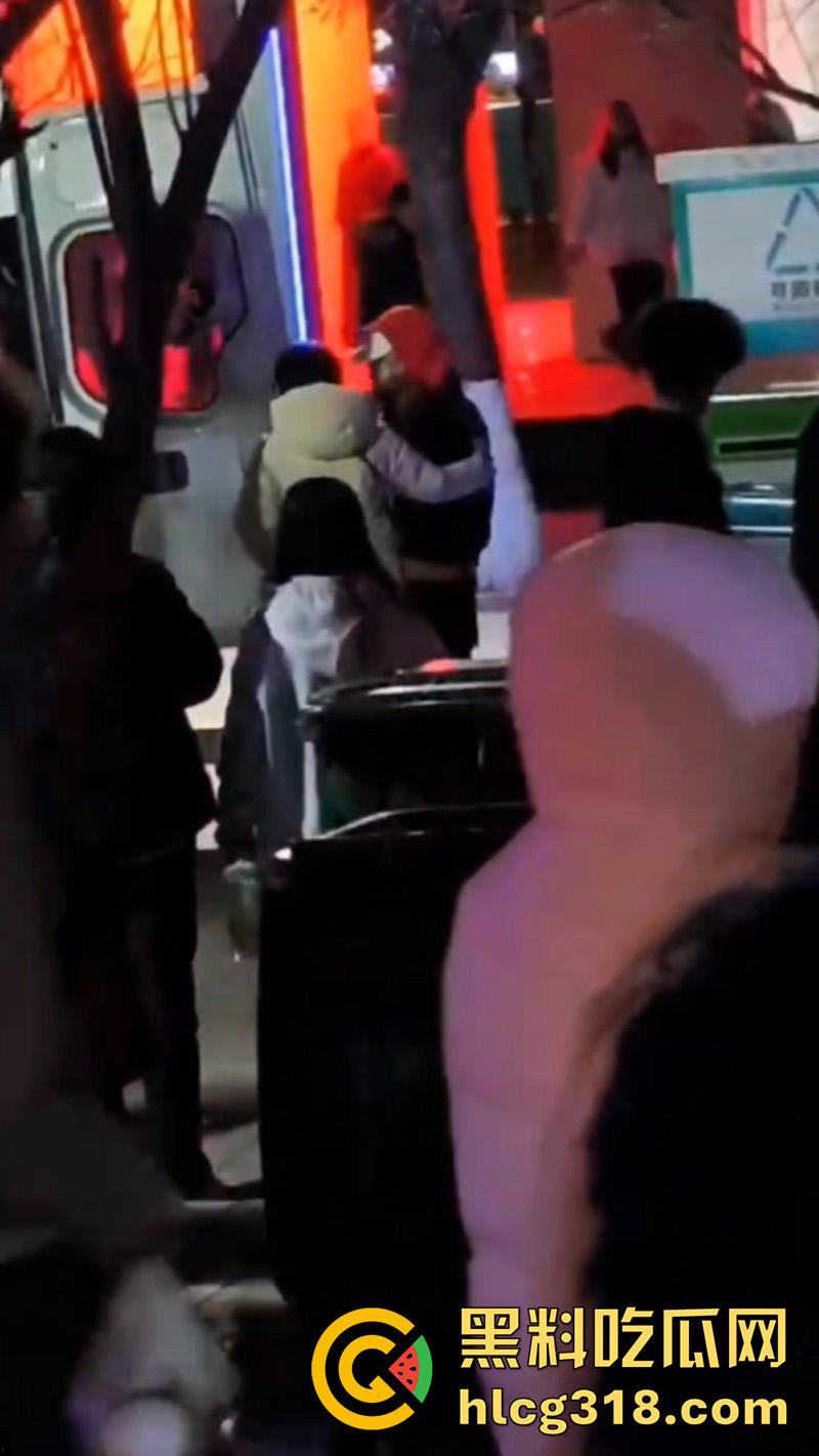 高校骚逼疯狂交配，意外怀孕找不到爹，竟在偷偷在厕所产子，大一新生玩的这么开放么？-9