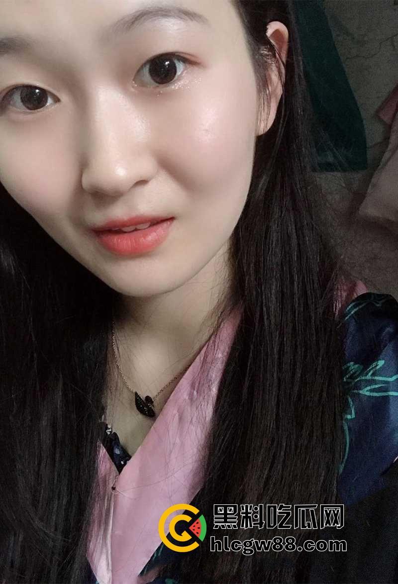 成都师范学校清纯妹子【赵婷婷】分手后被爆出,小逼被造得稀烂,床上劈腿露穴舔鸡巴,骚得像小母狗!-5