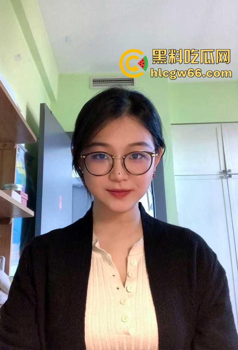 四川极品美妞【李玉婷】身材完美床技高超小母狗 被绿帽男友和好兄弟前后夹击 双洞齐开!-1