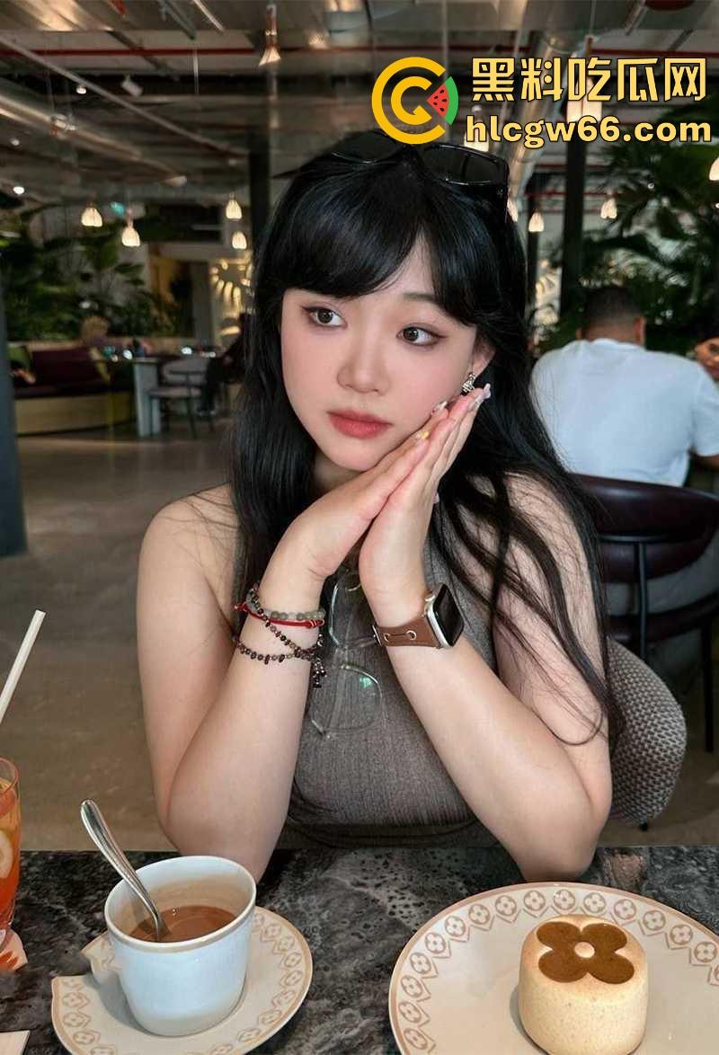 四川极品美妞【李玉婷】身材完美床技高超小母狗 被绿帽男友和好兄弟前后夹击 双洞齐开!-3