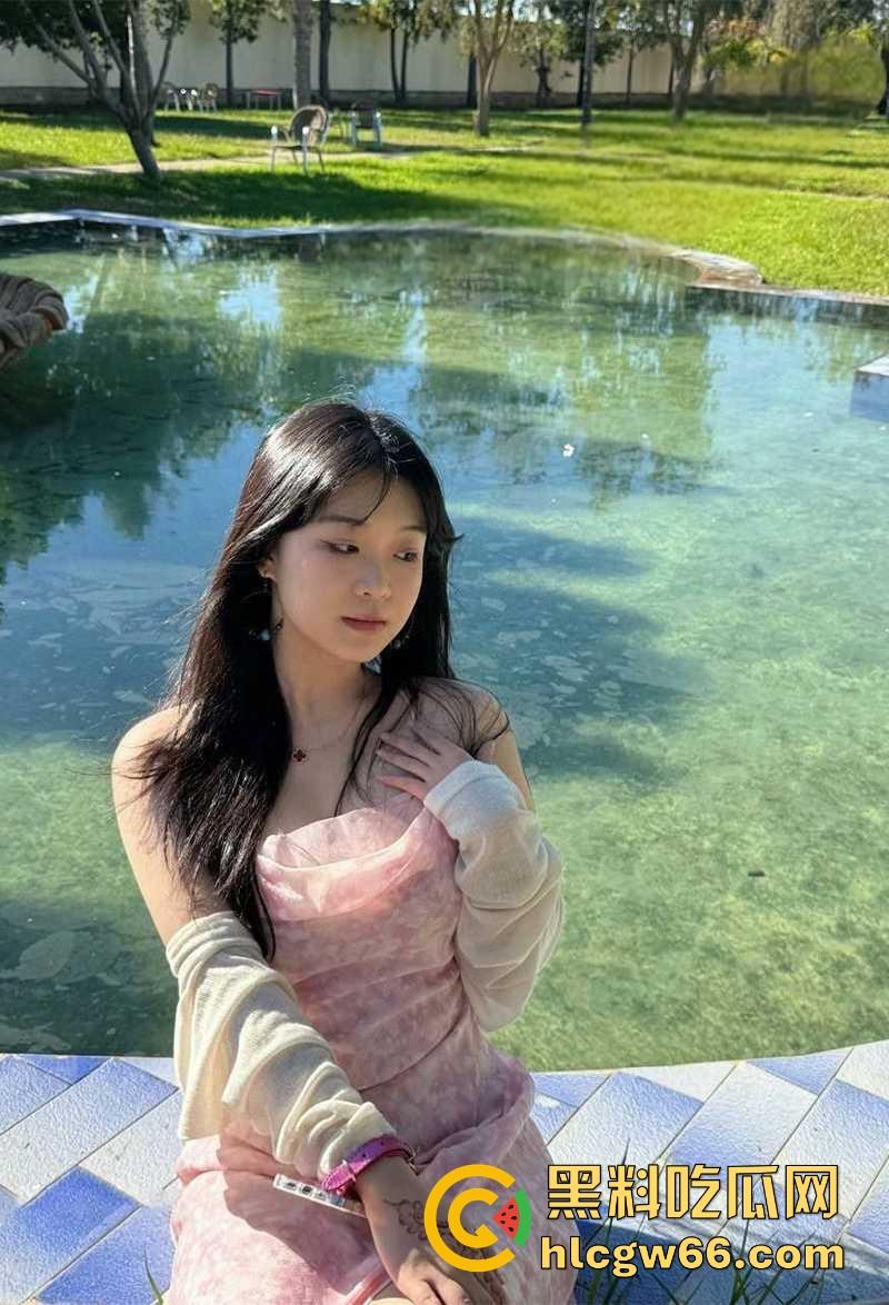 四川极品美妞【李玉婷】身材完美床技高超小母狗 被绿帽男友和好兄弟前后夹击 双洞齐开!-4