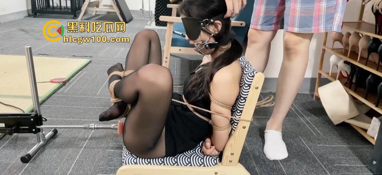 SM玩法天花板【涵涵】捆绑调教,黑丝学生妹吊打玩法,落地就被炮机狂操,美腿颤抖浪叫不止骚得无法无天!-3