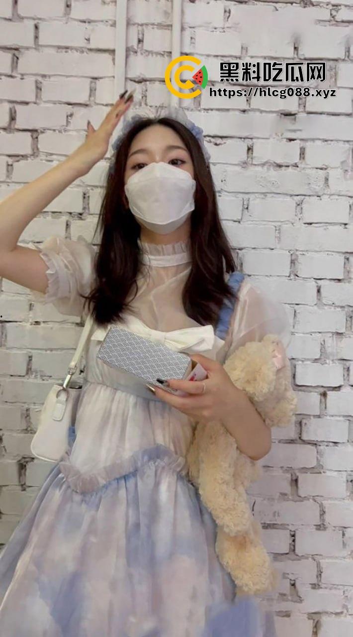 漫展捡漏极品洛丽塔嫩逼白虎妹曝光，粉穴嫩得能拧水，大哥操完显摆全网，舔狗直接气炸！-4