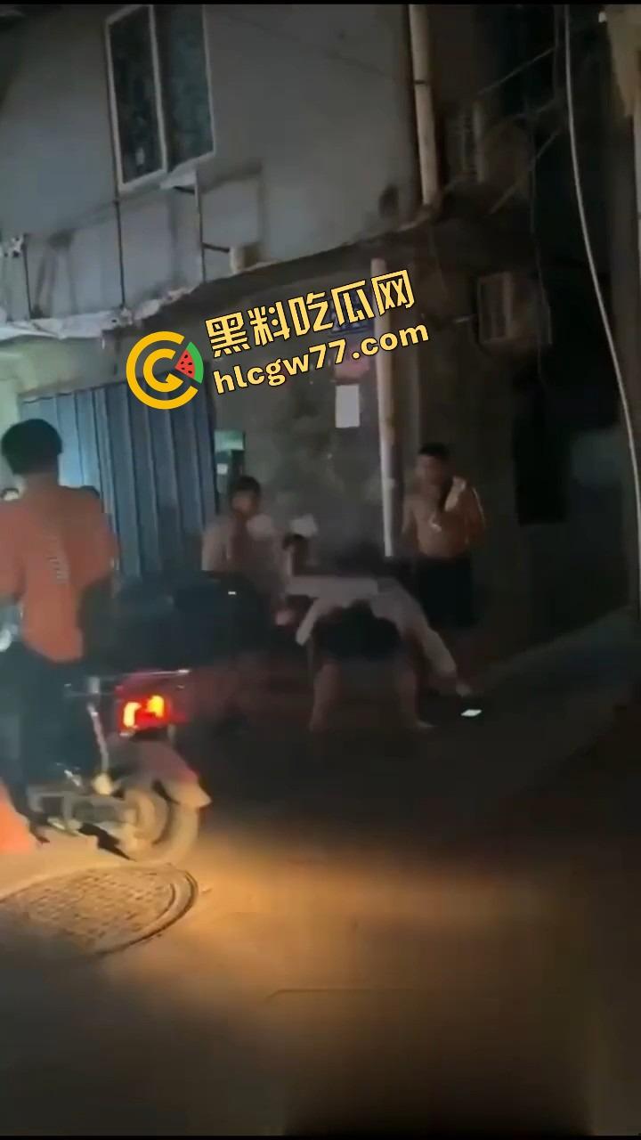 群友嫖完不给钱专挑奶子大的玩 160日了爽翻还想跑路?你当自己是啥 开完坦克还想跑!-9