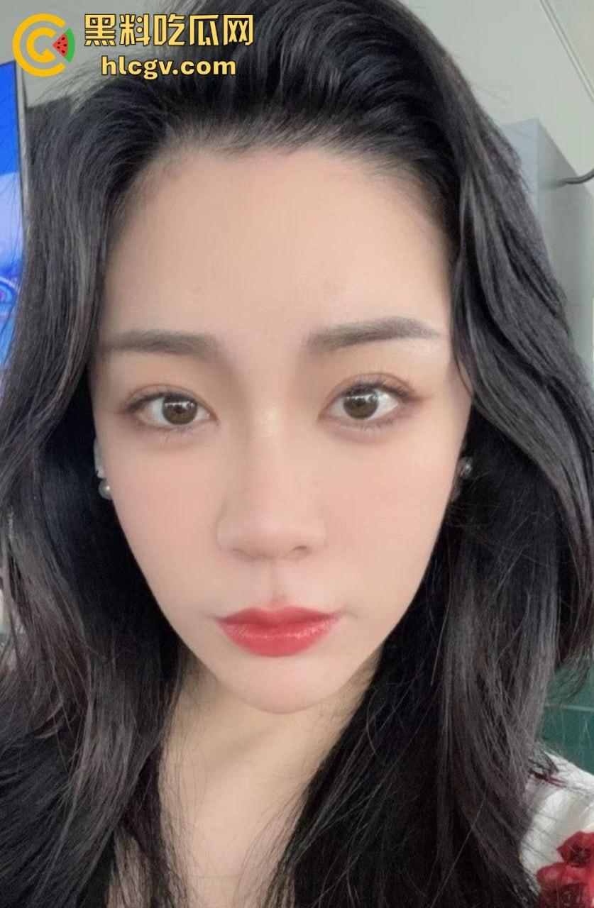 上海极品母女双飞共侍!5000搞定少儿主持人和舞蹈生女儿,母女同吃一根鸡巴,贵但绝对够骚!-10