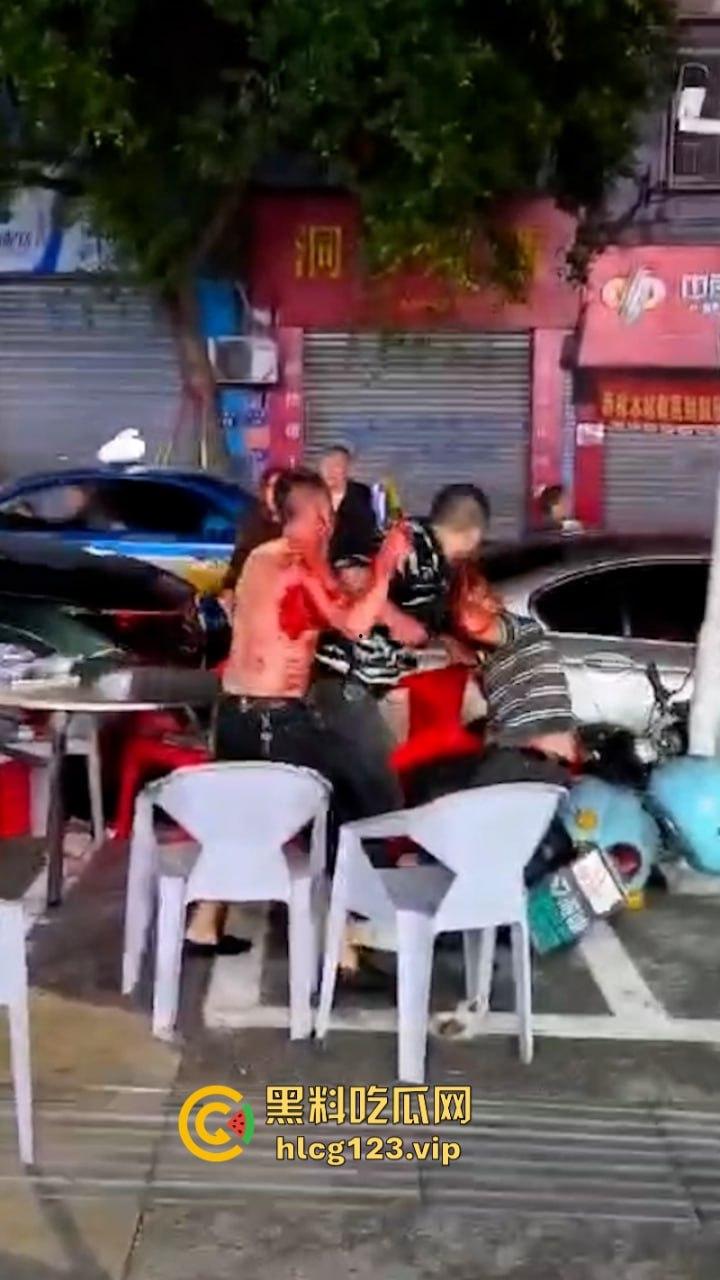广汉街头惊现小红人 两男子酒后互砍专往脑袋上砸 血都要流干了-2