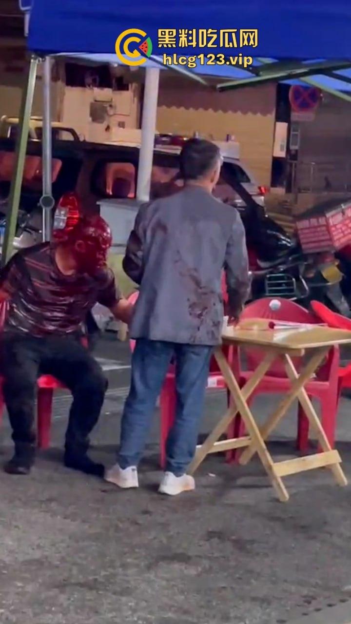 广汉街头惊现小红人 两男子酒后互砍专往脑袋上砸 血都要流干了-7