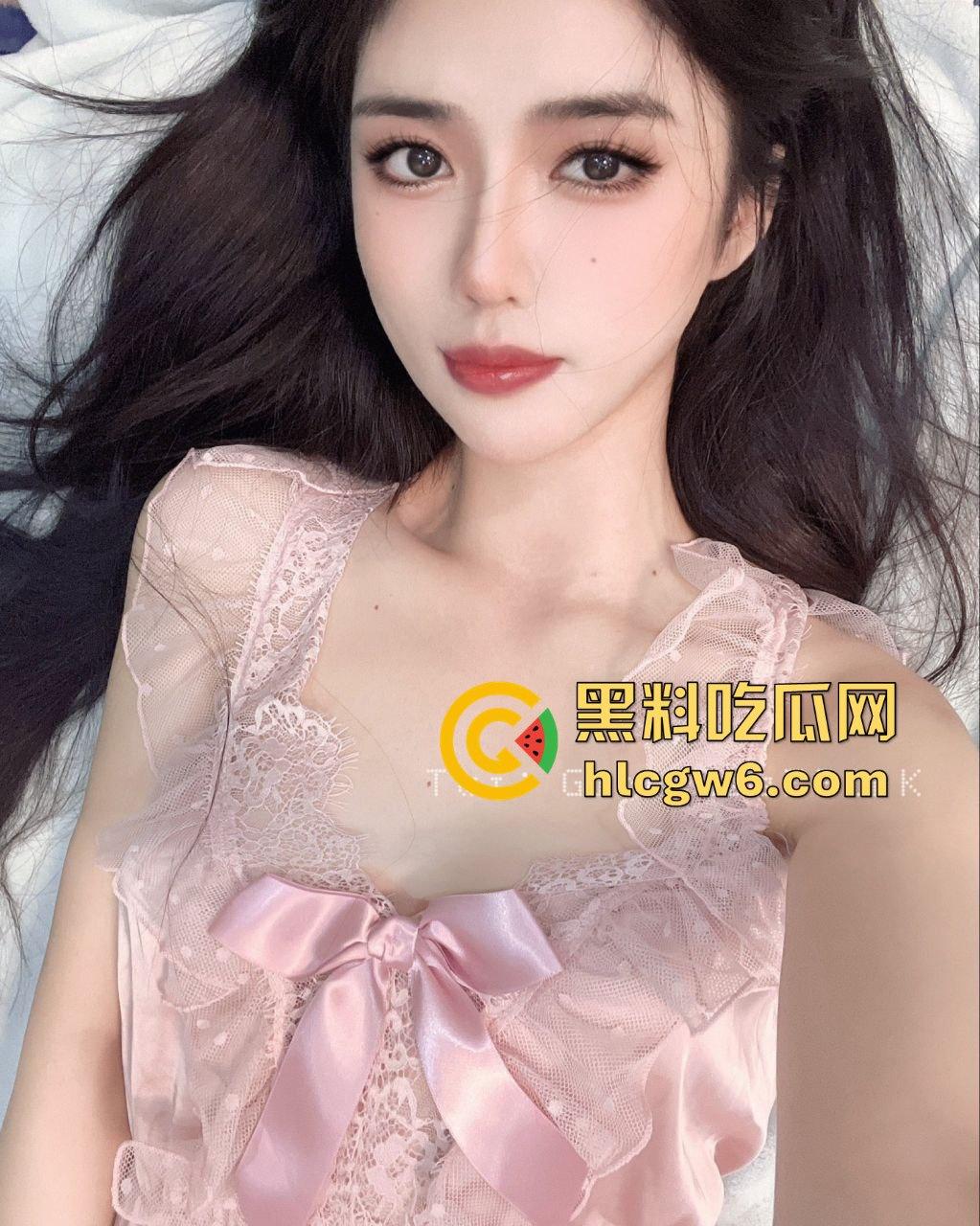 推特颜值爆表福利姬【GirrlzzZ3】伪名媛玩成天生母狗圣体，九头身御姐姿势全开，被猛操嫩穴无套内射！-12