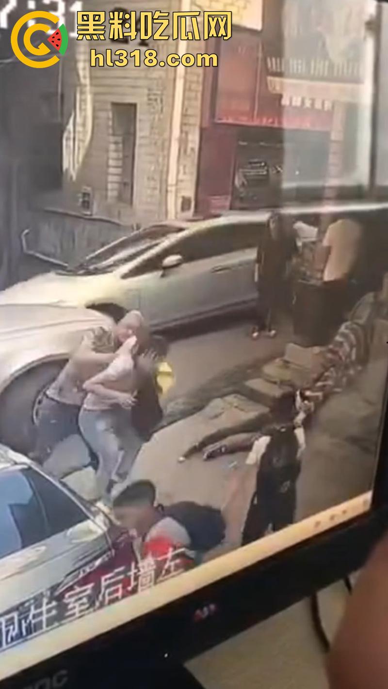 郑州男子持菜刀，砍杀奸夫淫妇，妻子出轨被老公发现，拿菜刀当场砍死奸夫，再追妻子狂砍！-4