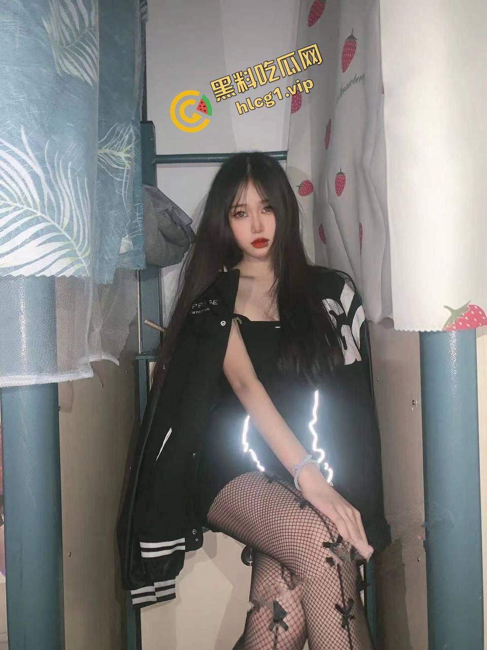 女大学生反差婊『祝微棋』负债欠钱 宿舍脱衣自慰献给金主 惨遭曝光！-3