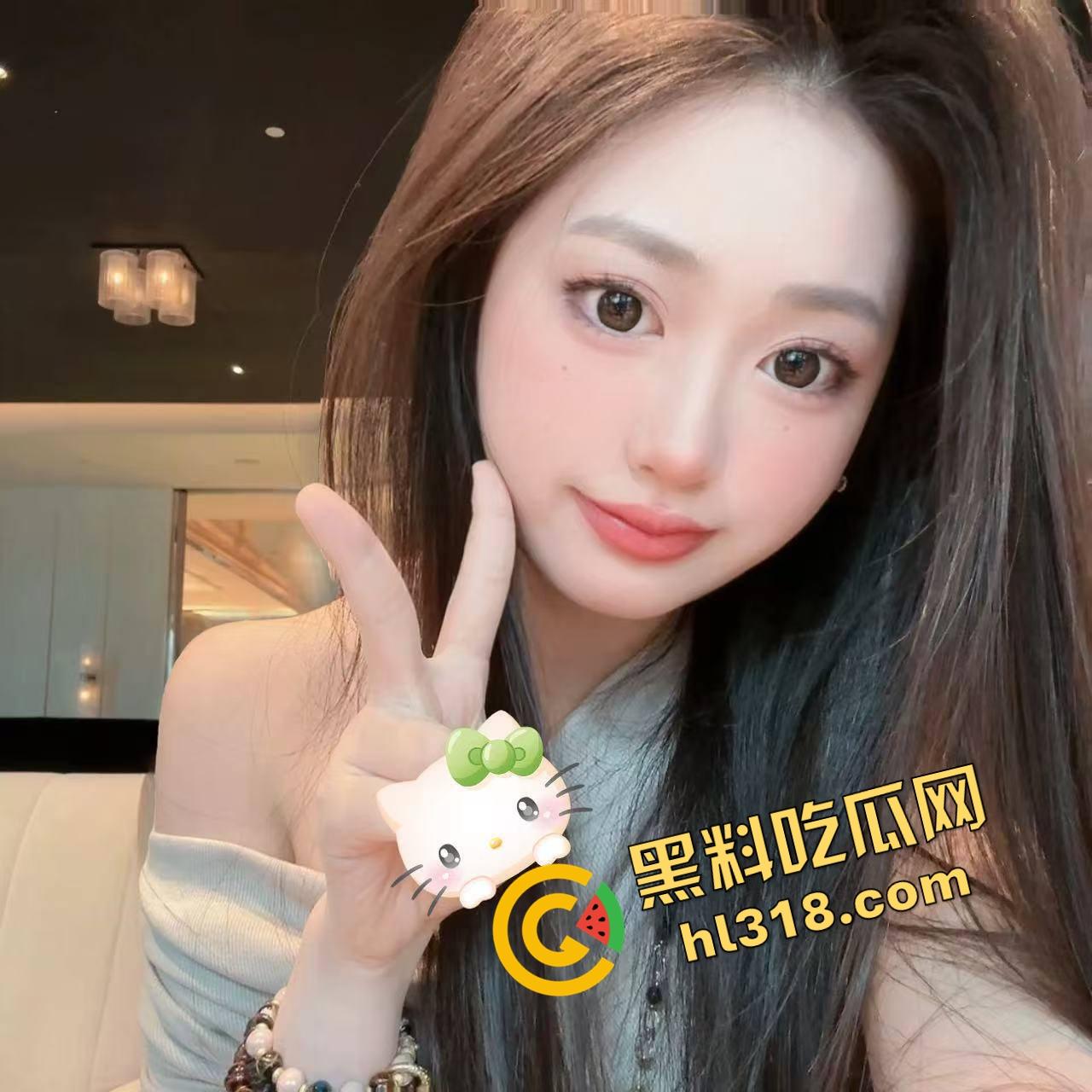 清纯母狗在私人影院被玩坏，无套传教士压住小屁股狂操，娇羞捂脸装不下去，后入大屌直接干到嗓子眼求饶！-2