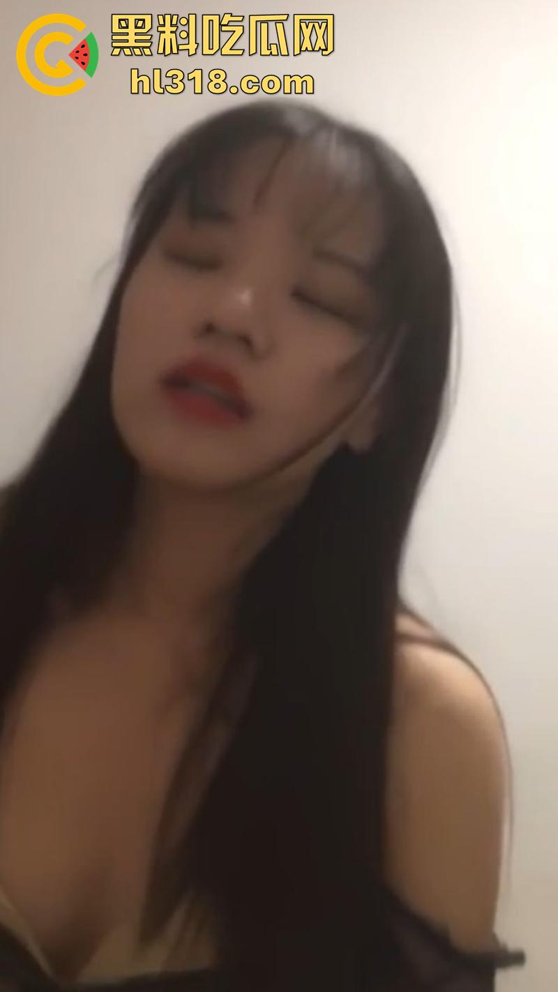 河北邯郸白领【胡思敏】,极品身材反差尤物,背着男友被领导无情打桩爆操,分手后视频遭男友流出!-7