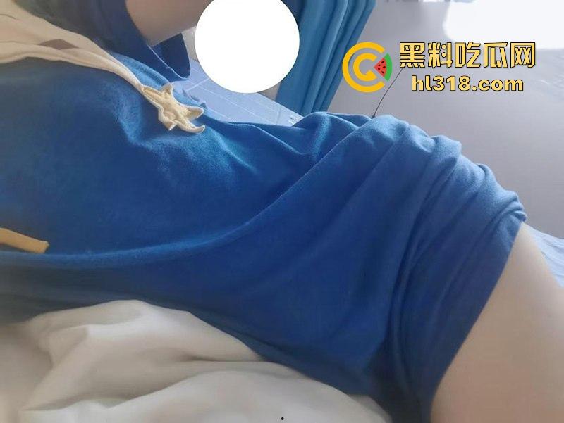 广西职业学院眼镜妹【江洁怡】自慰视频曝光,清纯嫩妹化身反差小骚逼,摸奶露穴淫荡诱惑,嫩出水了!-6