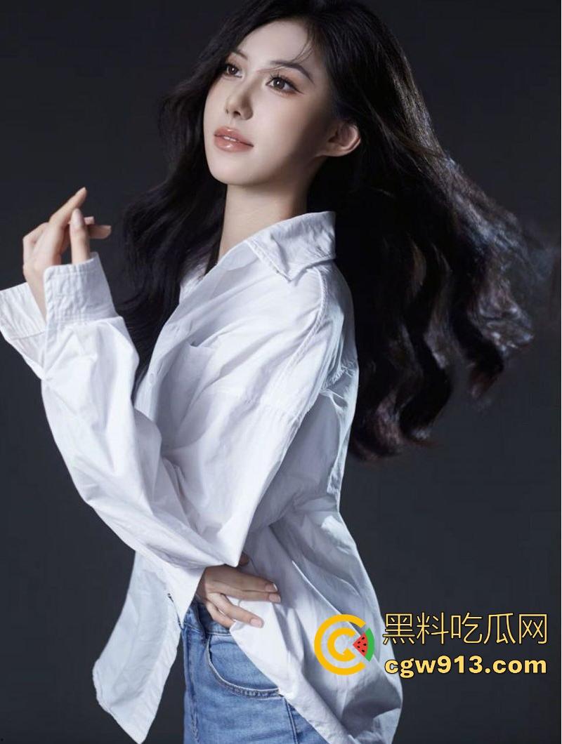 湖南大学【赵雅梓】纤细腰肢，妖娆身材在床上扭动，眼神迷离勾魂，翘臀高撅迎合后入猛插！-1