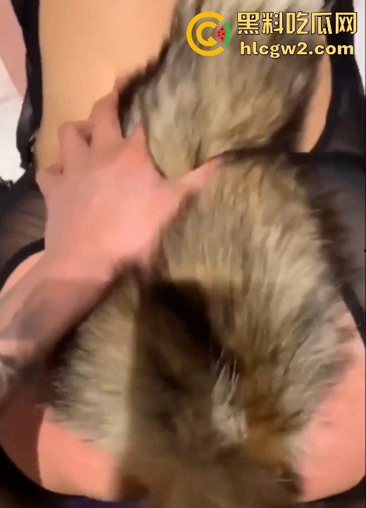 长沙医院医生『郝语彤』酒店开房被操到翻白眼！骚货医生玩3P，三个洞被猛操，叫声骚到让人腿软！-3