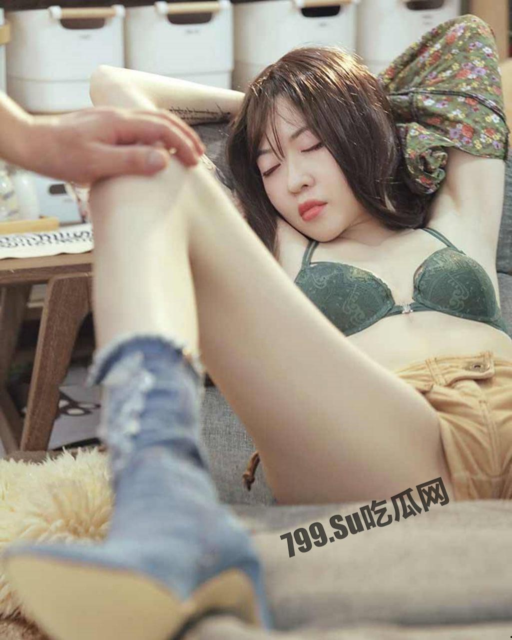 神剧情系列《失恋 M 字腿》失恋的长腿卯咪妹妹 怎么被我扒光了-5