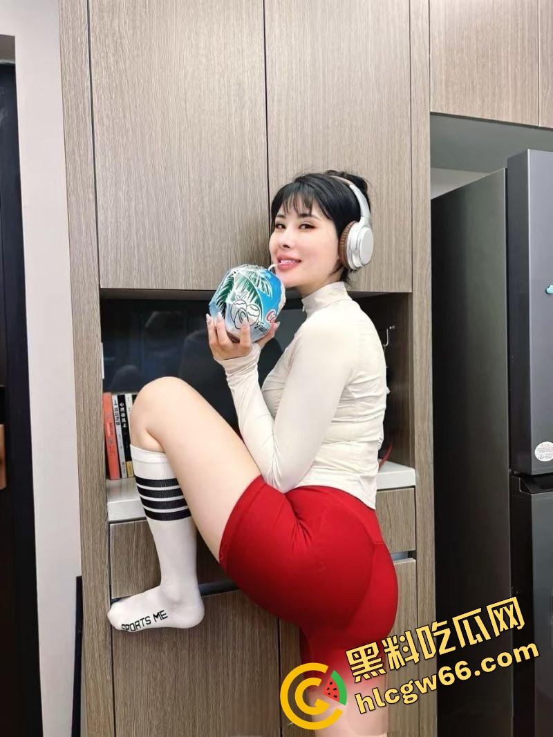 绿帽神人【icicis】操疯健身房！牵老婆勾瑜伽教练4P乱战，骚妻被群插射成精液储藏罐！-5